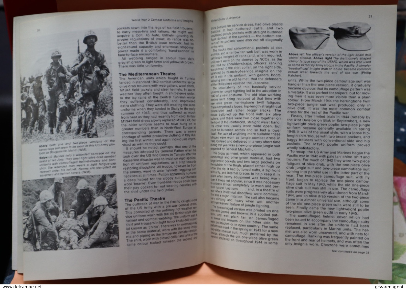 WORLD WAR 2 - COMBAT UNIFORMS AND INSU-IGNIA   - 104 PAGES AND BOOK IN GOOD CONDITION    ZIE  AFBEELDINGEN - Weltkrieg 1939-45