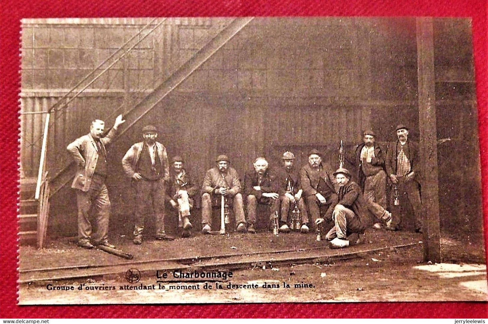 CHARBONNAGE - BELGIQUE - Groupe D'ouvriers Attendant Le Moment De La Descente Dans La Mine - Bergbau