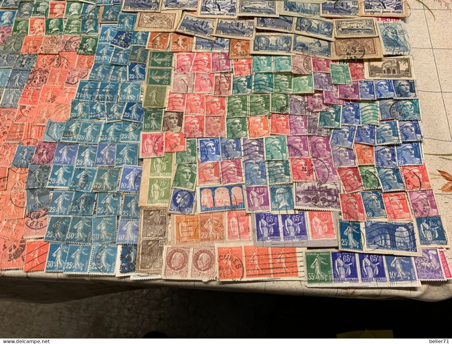 Vrac de timbres de France, toutes périodes, touts états aucun tri particulier fait