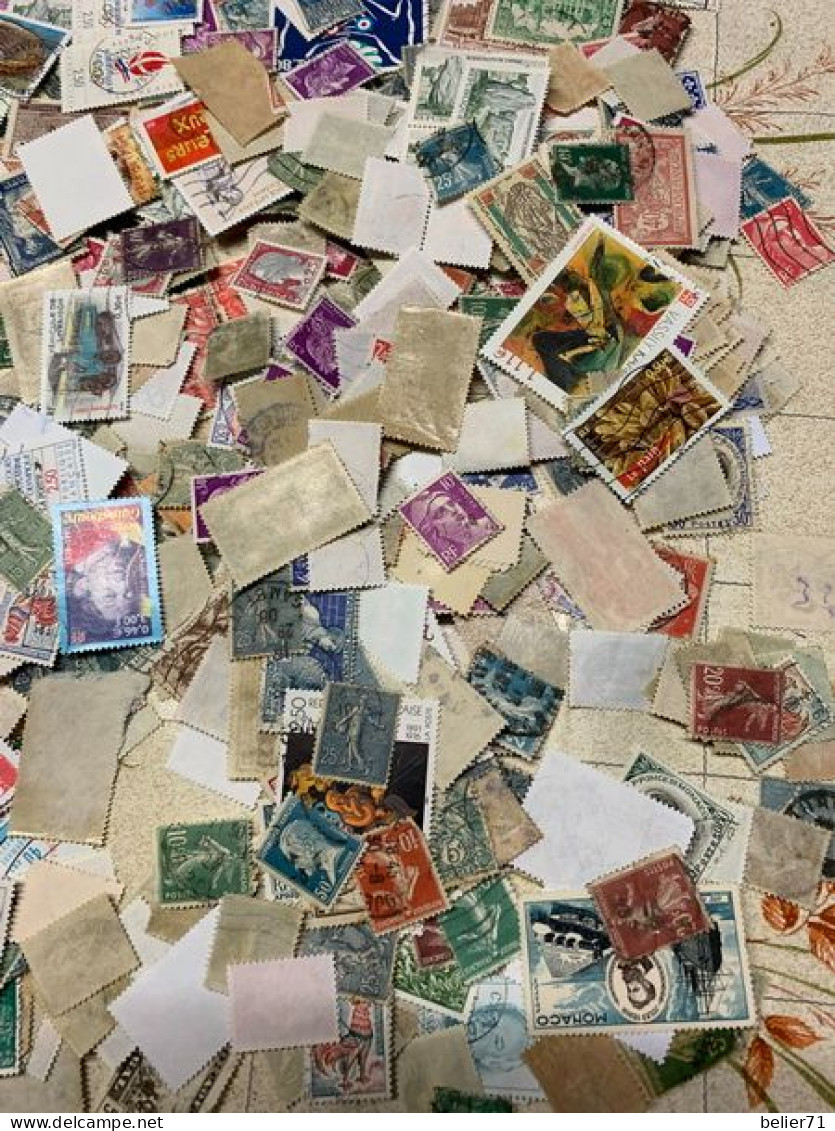 Vrac de timbres de France et quelques timbres des colonies, toutes périodes, touts états aucun tri particulier fait