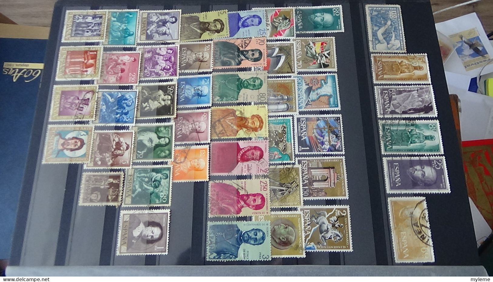 AZ136 Bel ensemble de timbres oblitérés d'Espagne + plaquette de timbres ** de France.  A saisir !!!