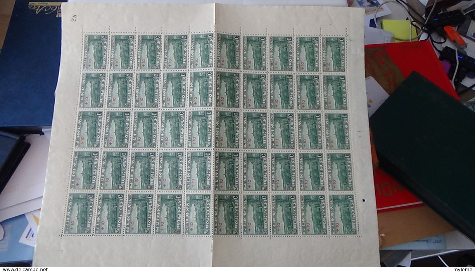 AZ137 Bel ensemble de timbres, fragments de feuilles et blocs ** de divers pays..  A saisir !!!