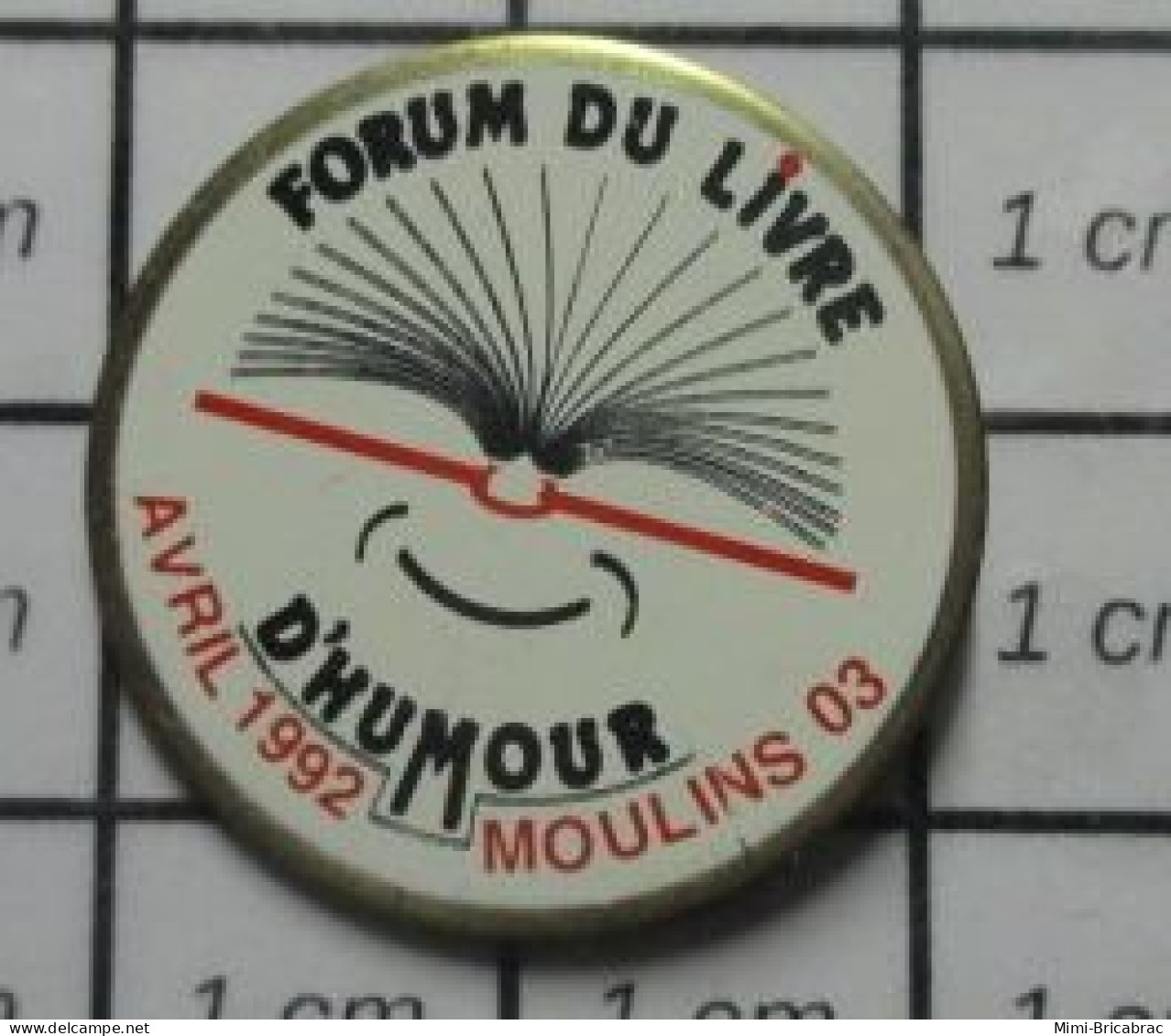 710G Pin's Pins / Beau Et Rare / MEDIAS / MOULINS 1992 FORUM DU LIVRE D'HUMOUR - Médias