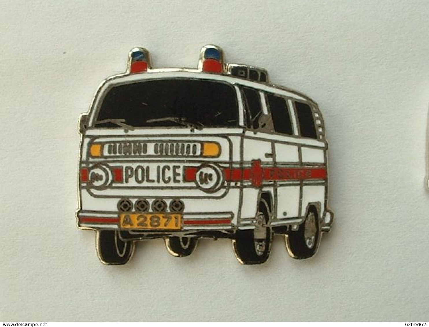 PIN'S VOLKSWAGEN COMBI - POLICE - EMAIL - Volkswagen