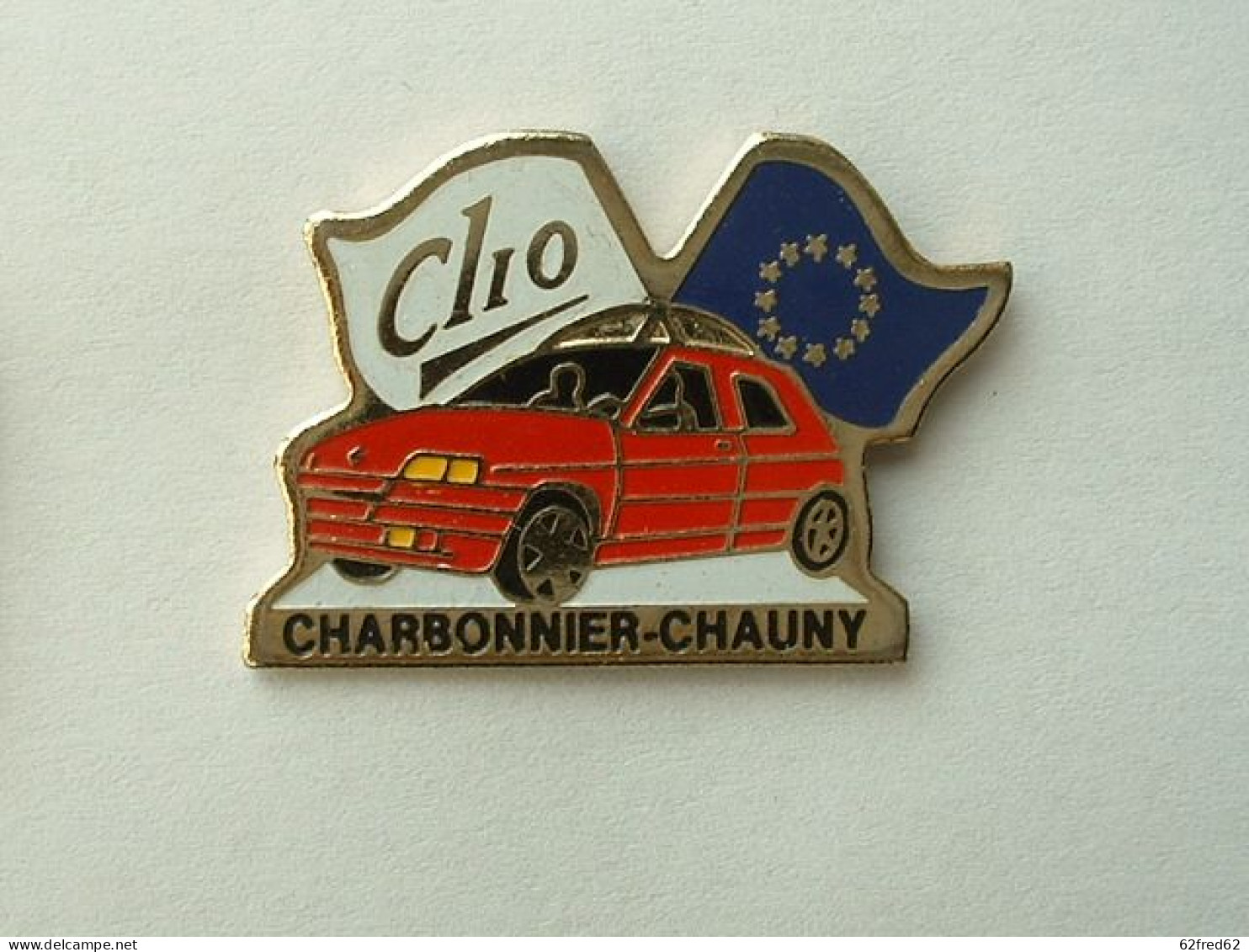 PIN'S RENAULT CLIO - GARAGE CHARBONNIER - CHAUNY - Renault