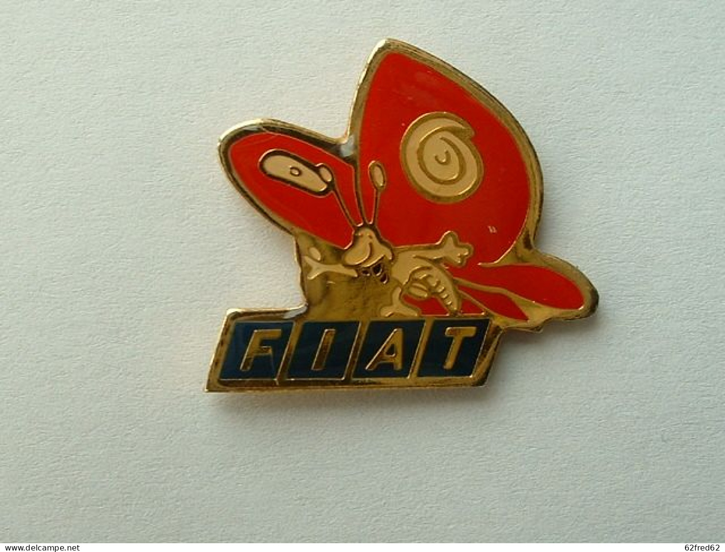 PIN'S FIAT - PAPILLON - Fiat