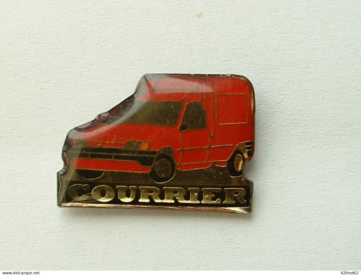 PIN'S FORD COURRIER - Ford