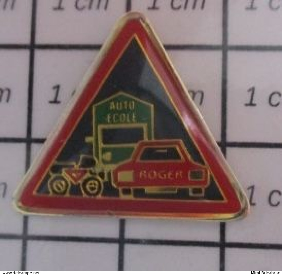 411B Pin's Pins / Beau Et Rare / AUTOMOBILES / AUTO-ECOLE ROGER MOTO AUTO CAMION - Other & Unclassified