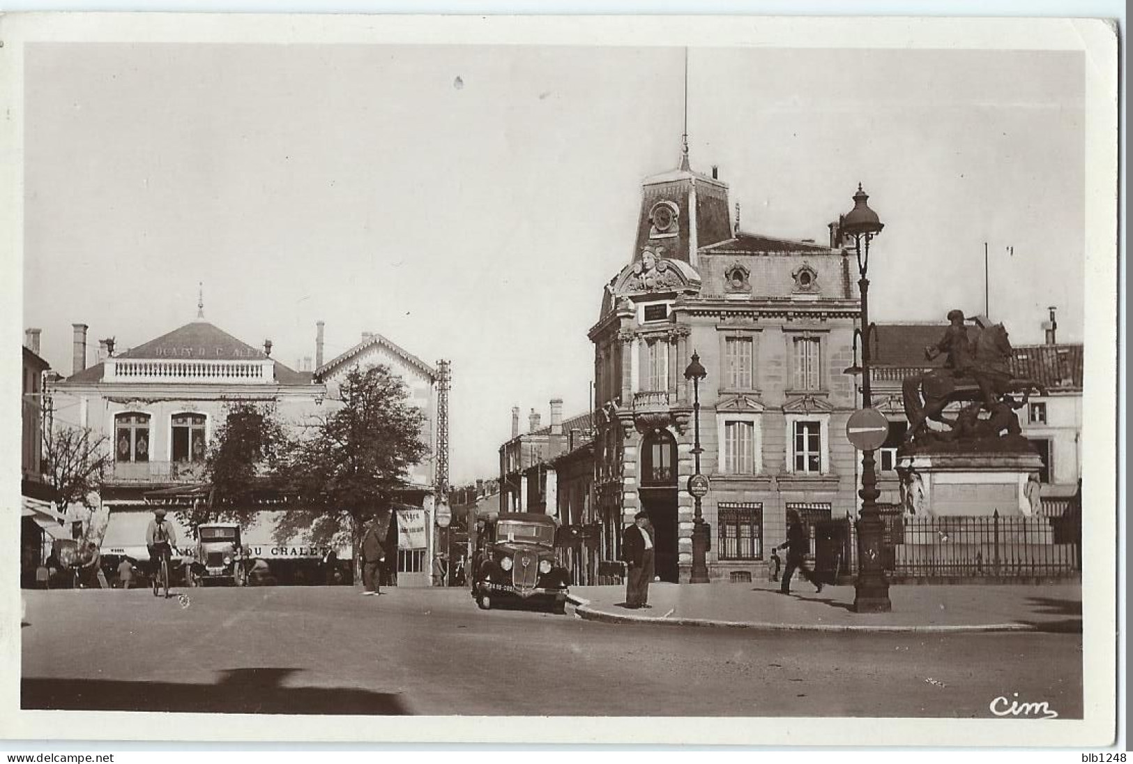 [16] Charente >  Cognac  Place Francois 1er Voitures - Cognac