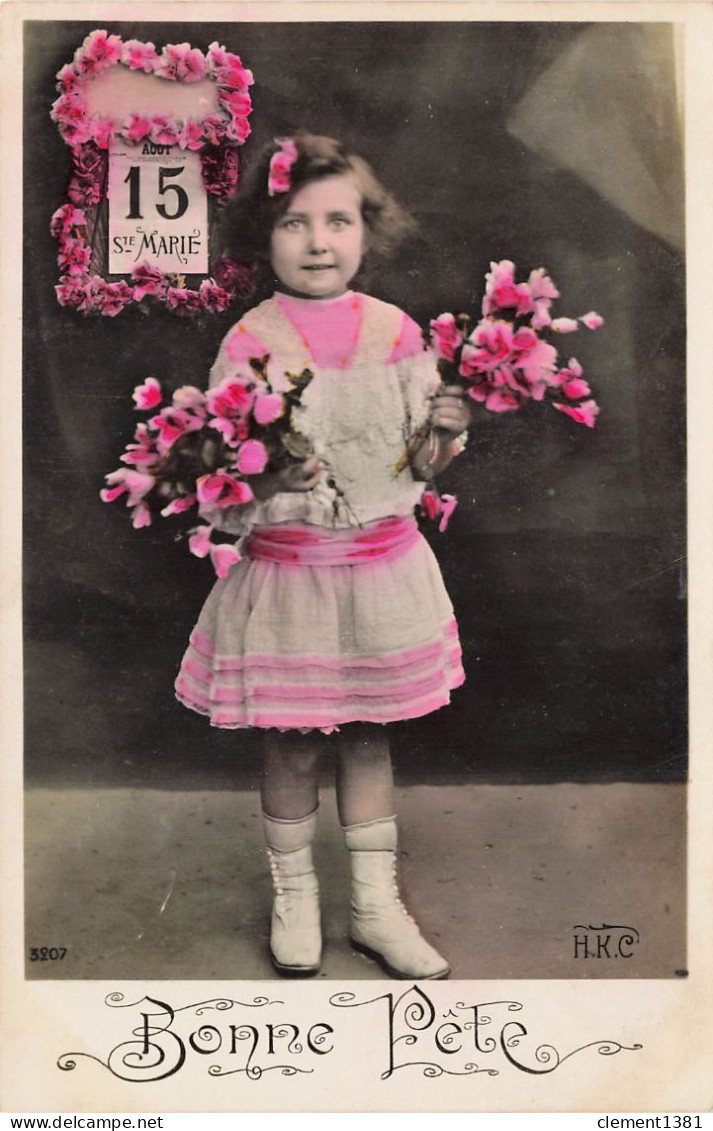 Bonne Fete Enfant Portrait De Petite Fille Avec Des Fleurs - Retratos