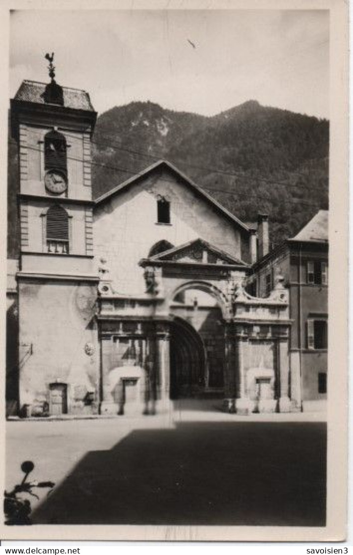 MOUTIERS - La Cathédrale Et L'Evèché - Moutiers