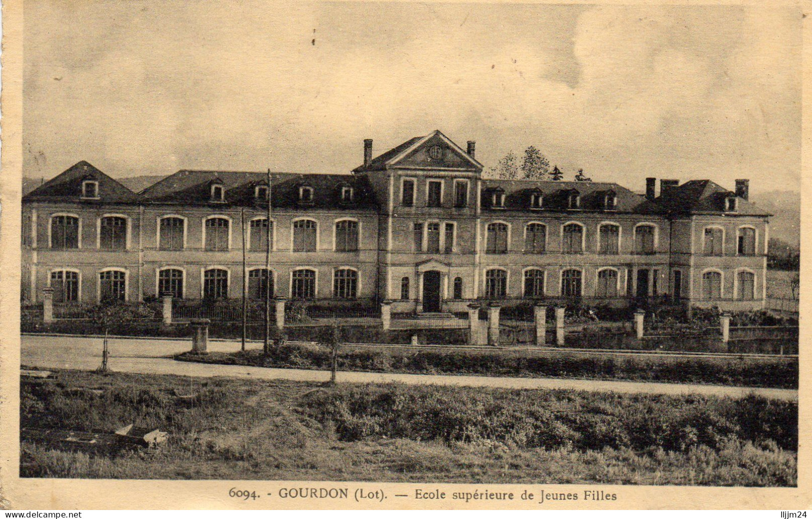 - GOURDON - Ecole Supérieure De Jeunes Filles - ( C2054 ) - Gourdon