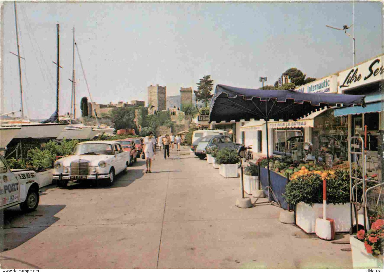 Automobiles - Mandelieu La Napoule - Le Château - Promenade Sur Les Quais - Mercedes - 2CV - CPM - Voir Scans Recto-Vers - PKW