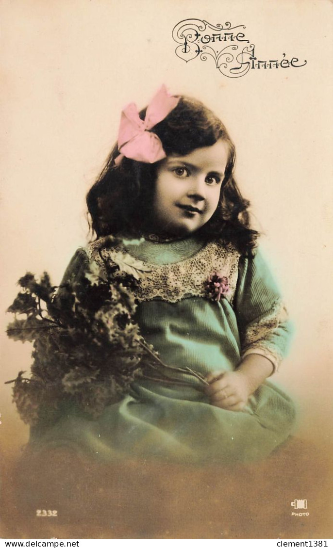 Bonne Annee Enfant Portrait De Petite Fille Avec Des Fleurs - Retratos