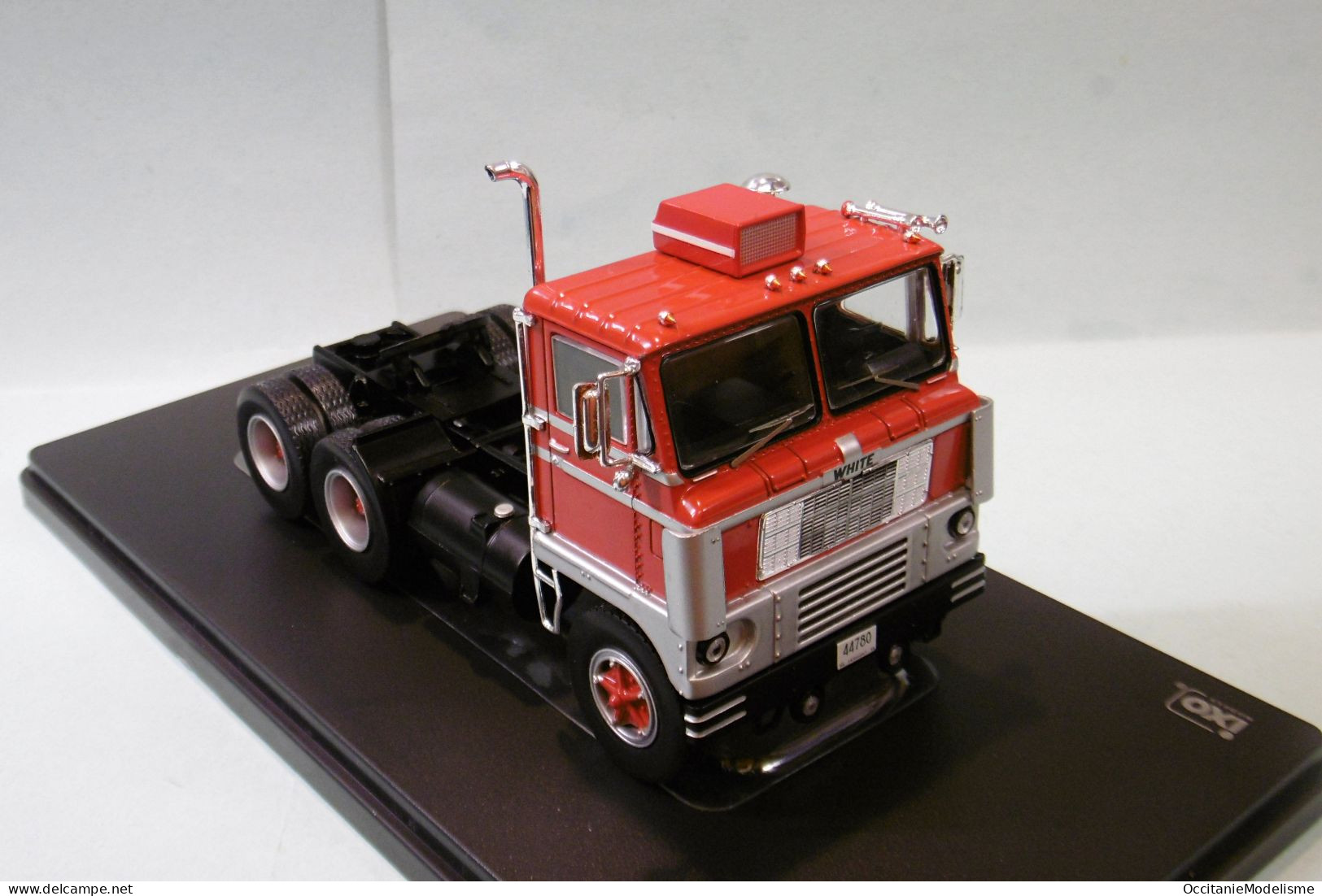 Ixo - Camion WHITE 7400 1960 rouge réf. TR170 NBO Neuf 1/43