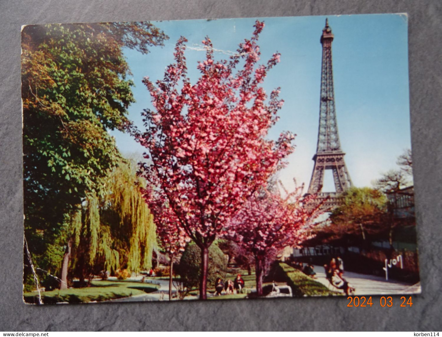 LA TOUR EIFFEL - Tour Eiffel