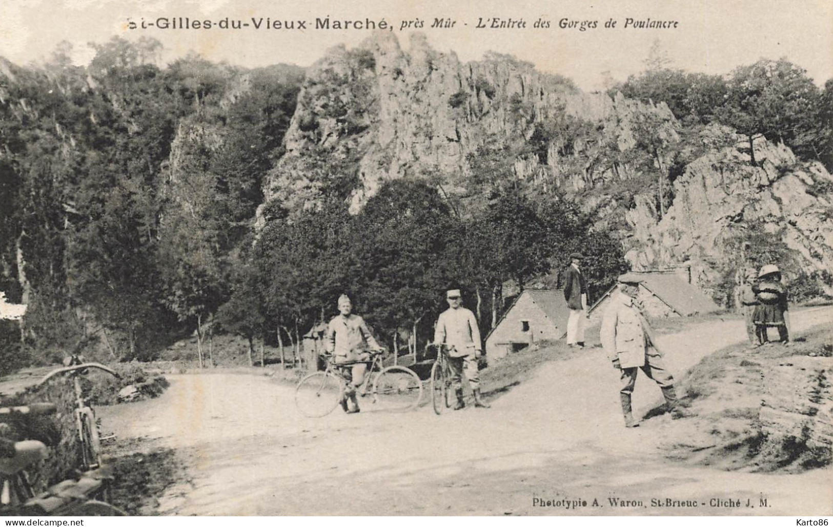 St Gilles Vieux Marché , Près Mur De Bretagne * Un Coin Du Village , Route Et Entrée Des Gorges De Poulancre *villageois - Saint-Gilles-Vieux-Marché