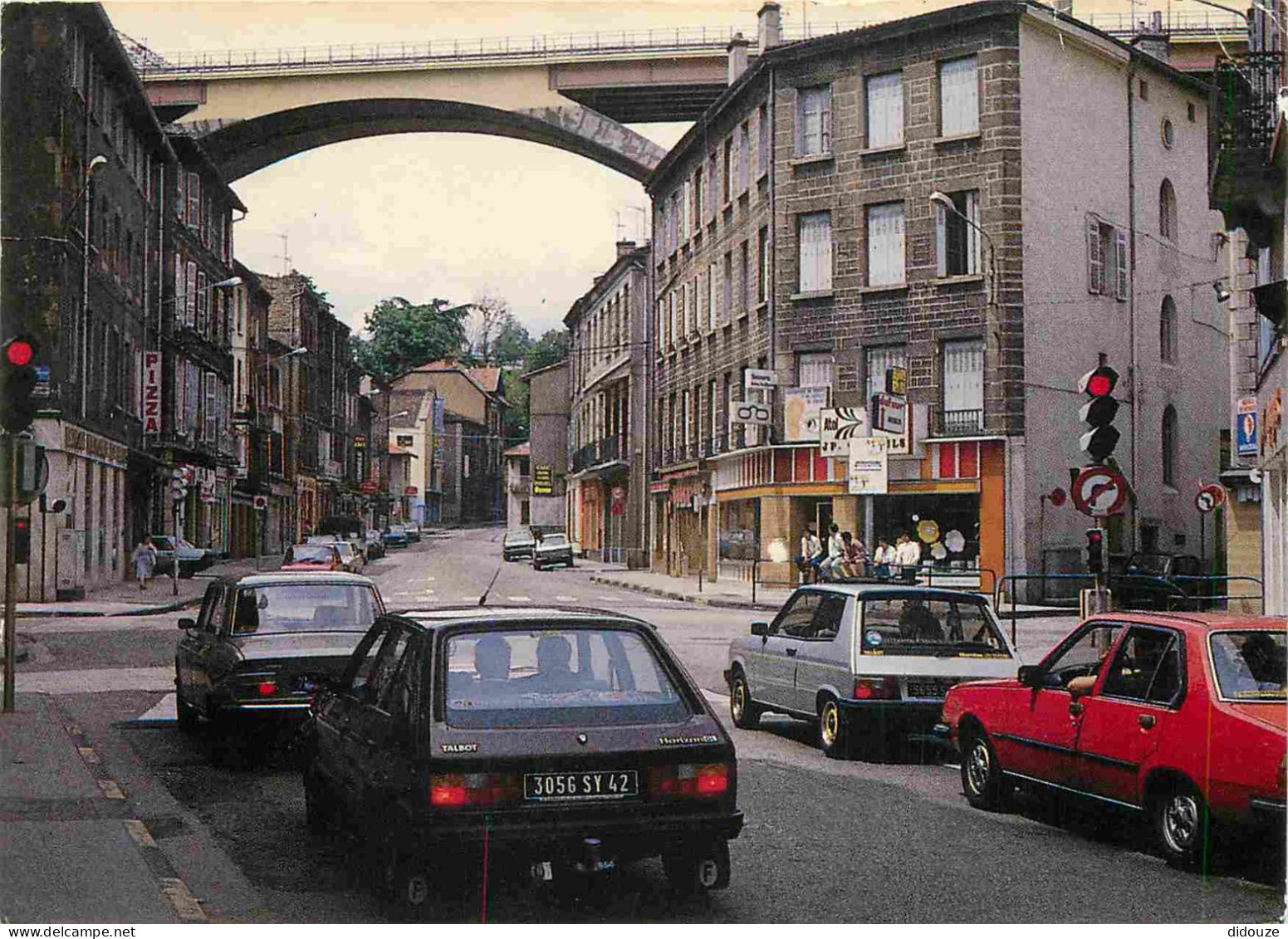 Automobiles - Rive De Gier - Carrefour De La Boirie - CPM - Voir Scans Recto-Verso - PKW