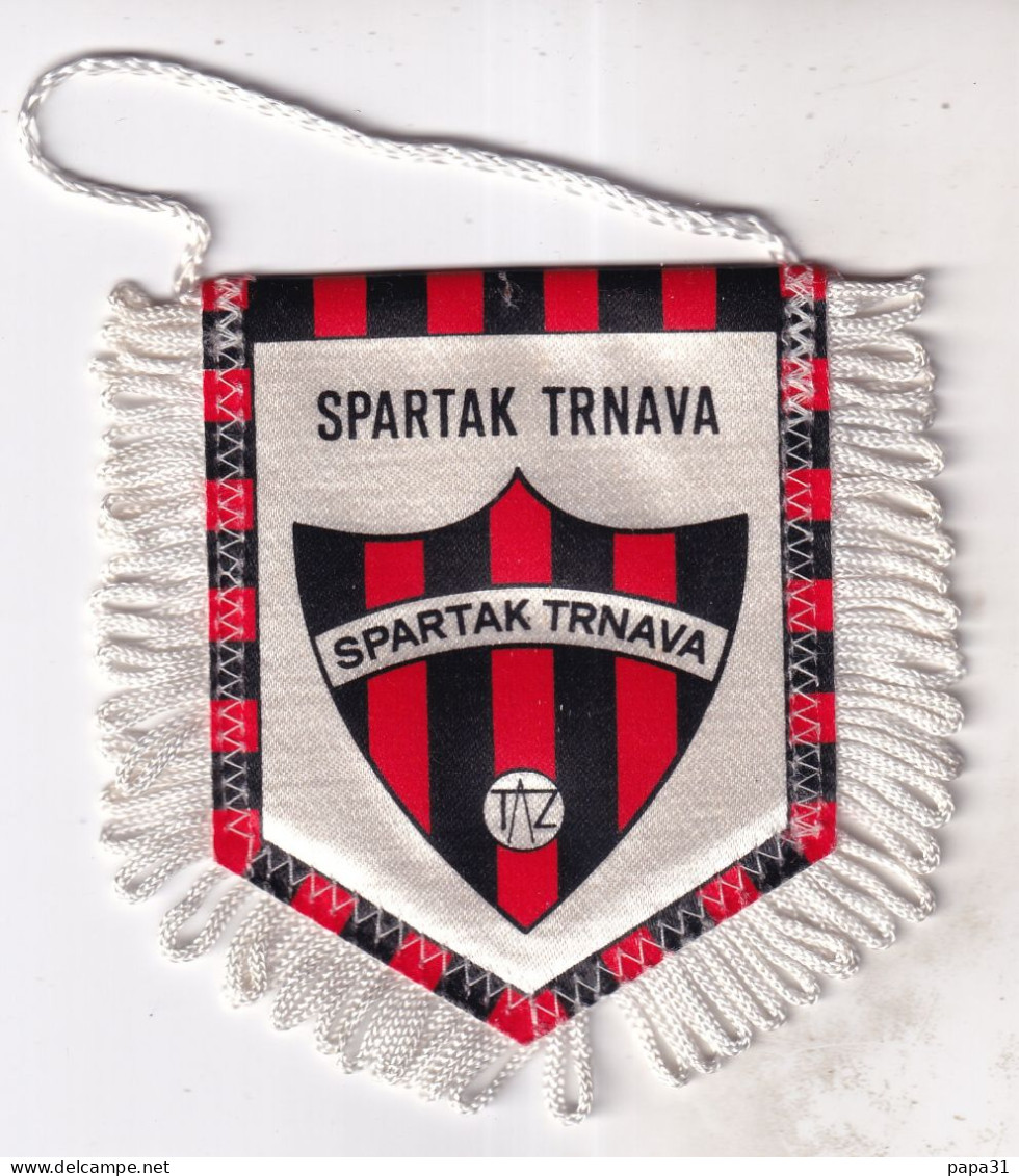 Fanion,Ecusson  SPARTAK TRNAVA - Habillement, Souvenirs & Autres