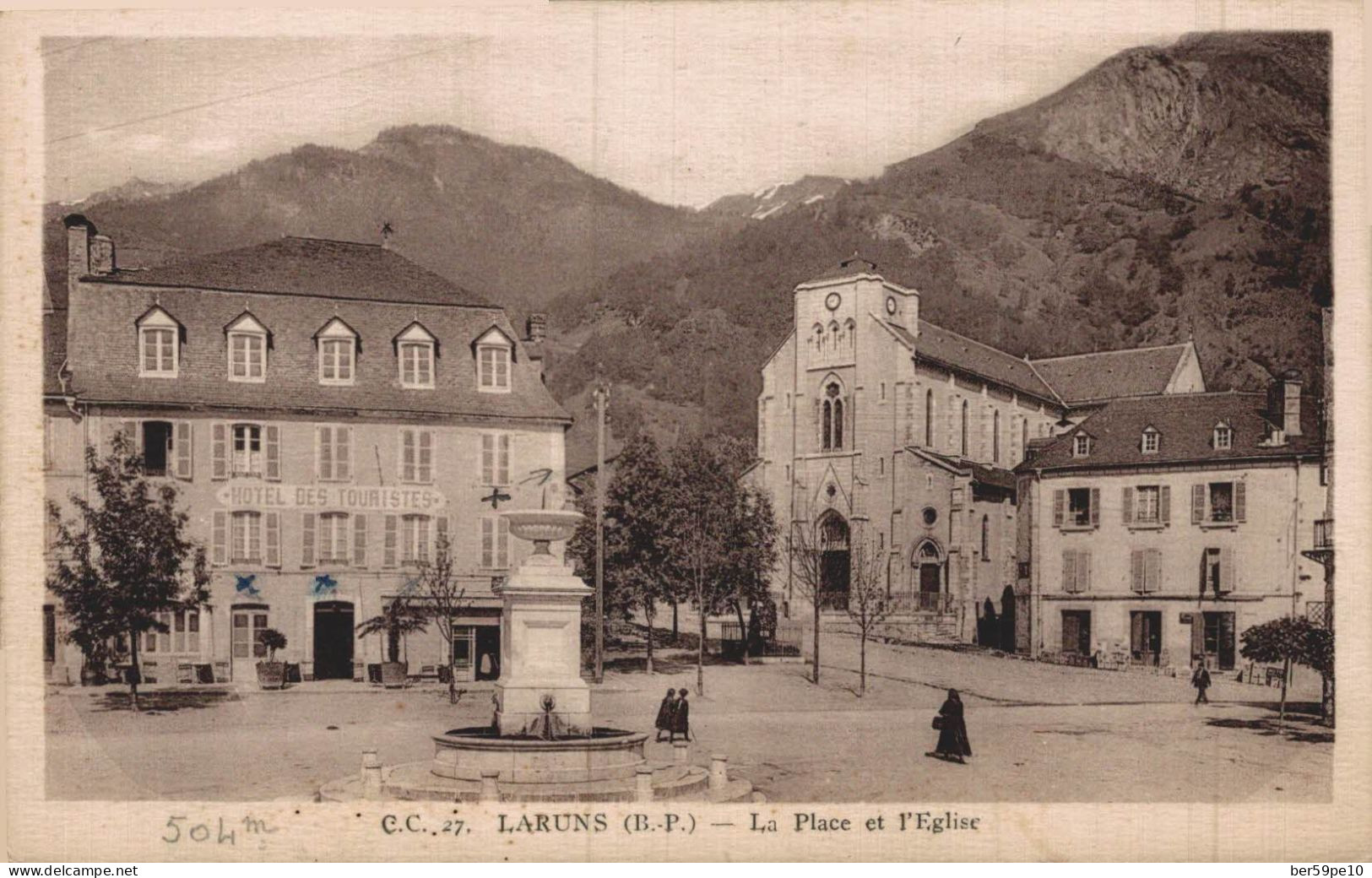 64 LARUNS LA PLACE ET L'EGLISE - Laruns