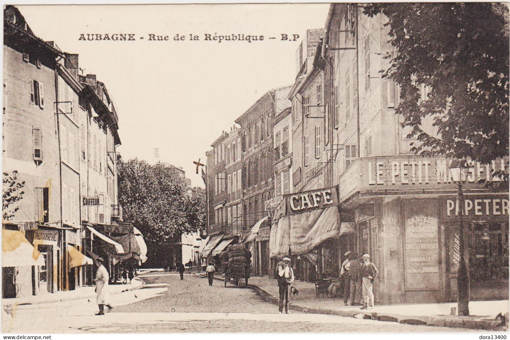 CPA13- AUBAGNE- Rue De La République - Aubagne