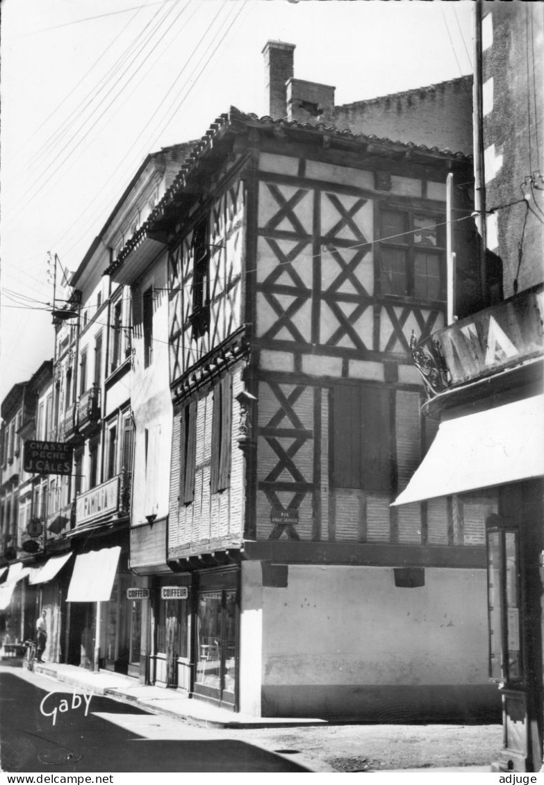 CPSM-47- Villeneuve-sur-Lot _ Vieille Maison, Rue De Paris - Angle Rue Arnaud Daubasse - Commerces**2scans - Villeneuve Sur Lot