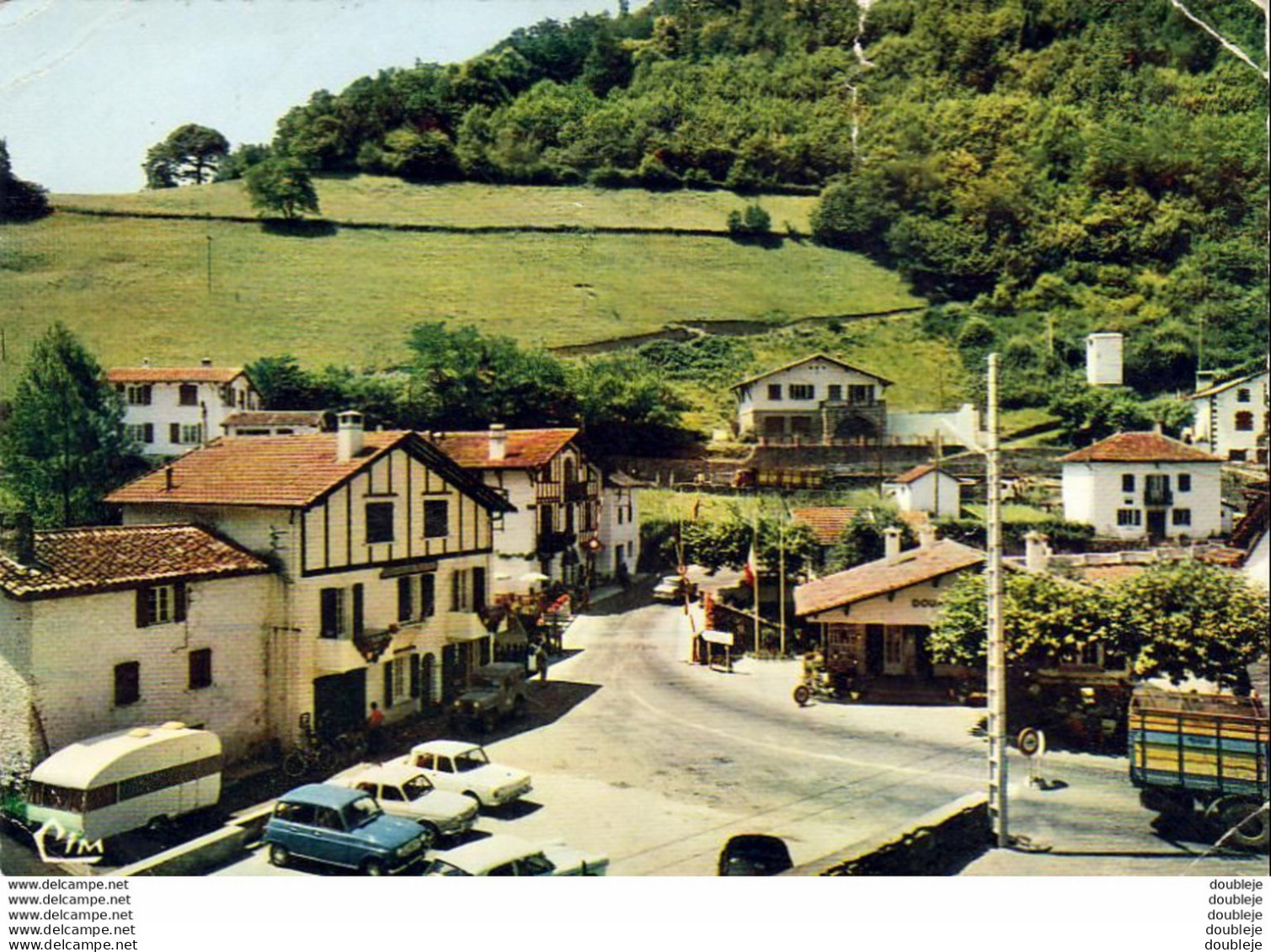 D64  ARNEGUY  La Frontière Franco- Espagnole  .....( Déchirure Sur 2 Cm En Haut ) - Arnéguy