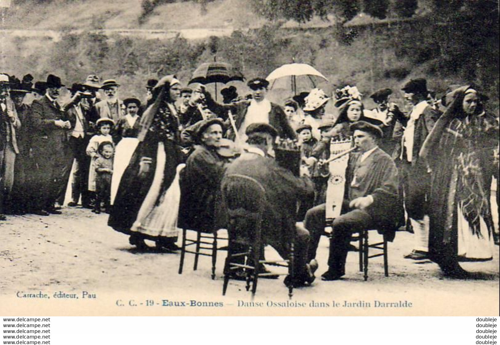 D64  LES EAUX BONNES  Danse Ossaloise Dans Le Jardin Darralde  ..... - Eaux Bonnes