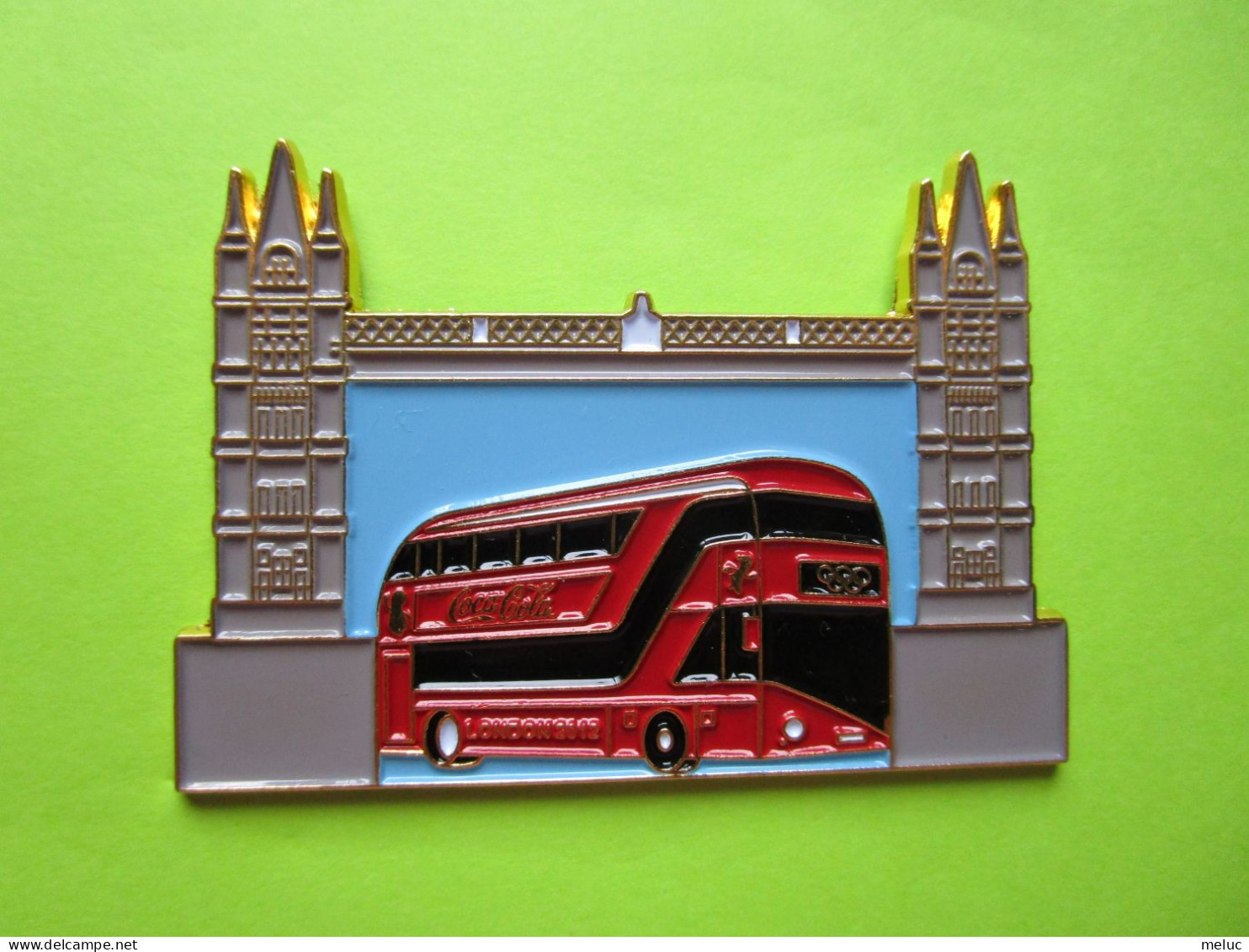 Gros Pin's Coca-Cola Bus Pont De Londres (6 X 4,5 Cm) Doré - #1120A - Coca-Cola