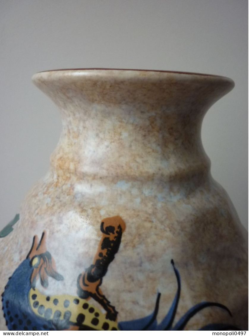 Antoine Dubois - Bergen - Vase de forme  dodécagone - décor oiseau