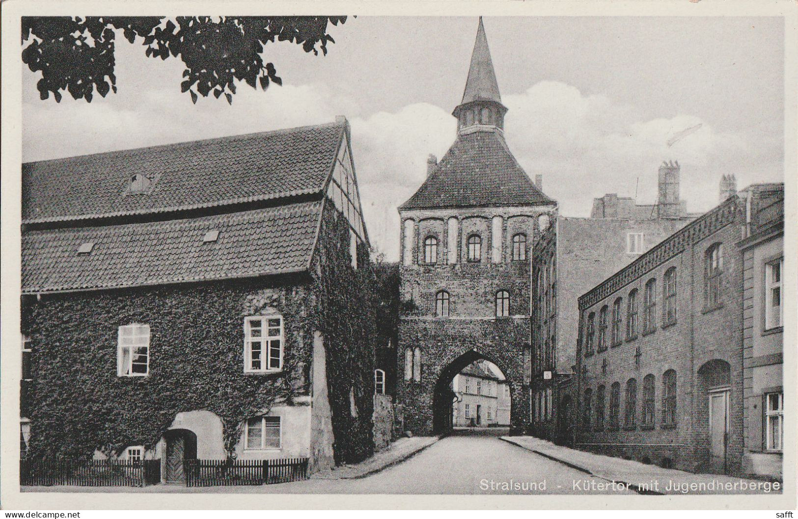 AK Stralsund, Kütertor Mit Jugendherberge Um 1940 - Stralsund