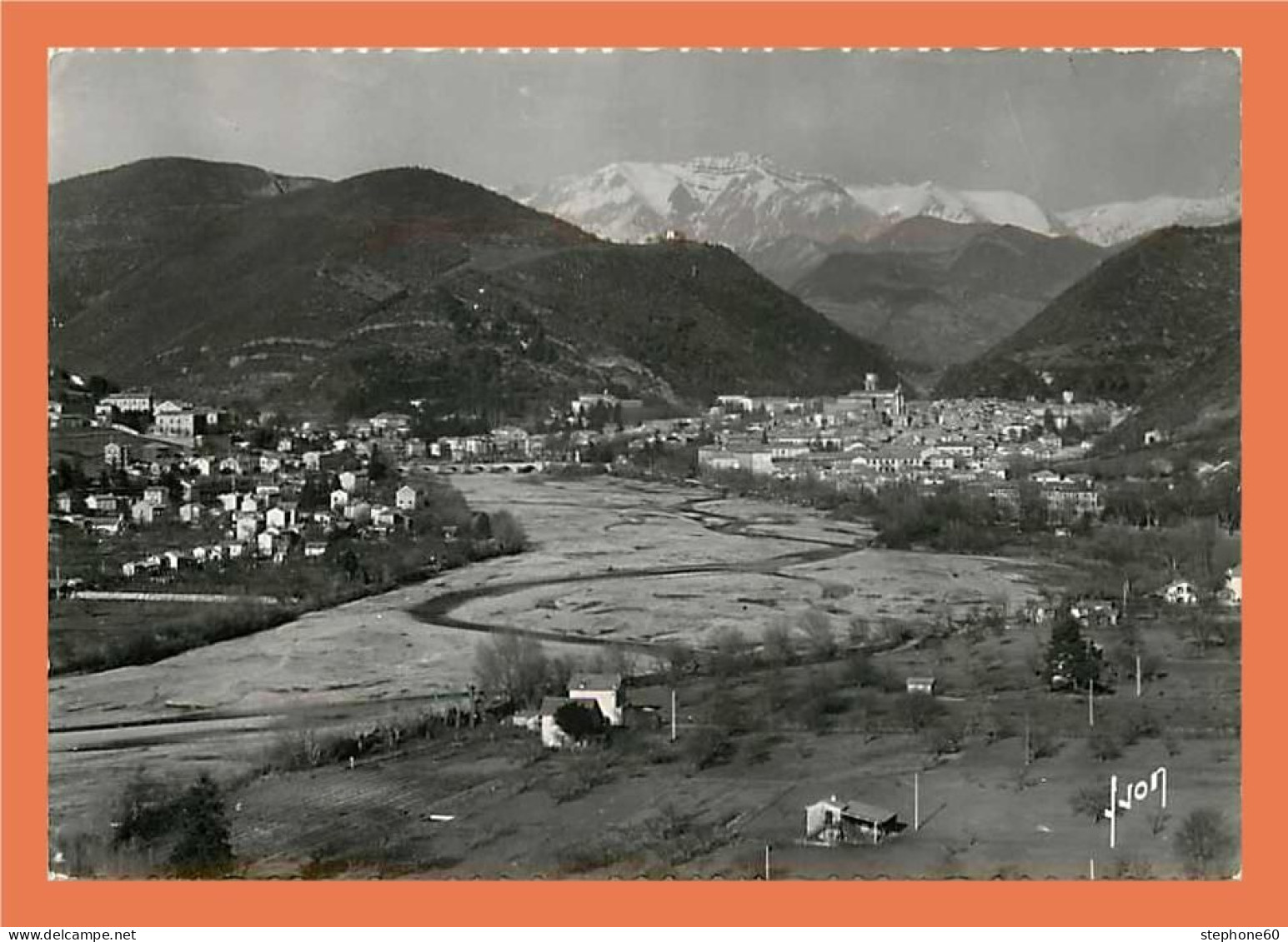 A335 / 593 04 - DIGNE - Vue Générale Et Massif Des 3 Evechés - Digne