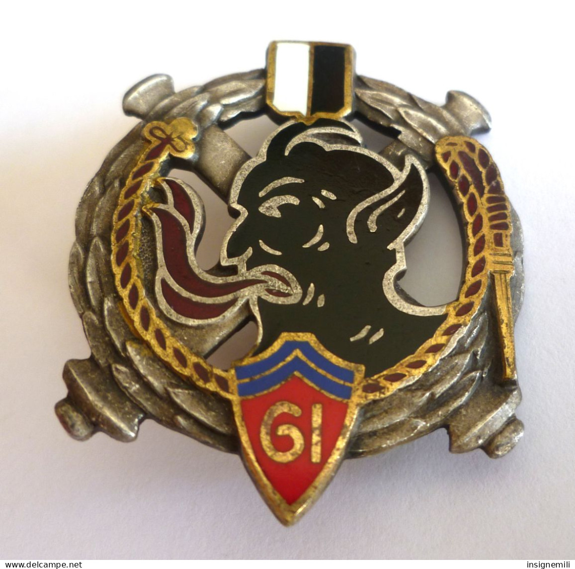 INSIGNE 61° RA REGIMENT D' ARTILLERIE - Diable Noir - Dos Guilloché Embouti - DRAGO PARIS H 200 - Hueste