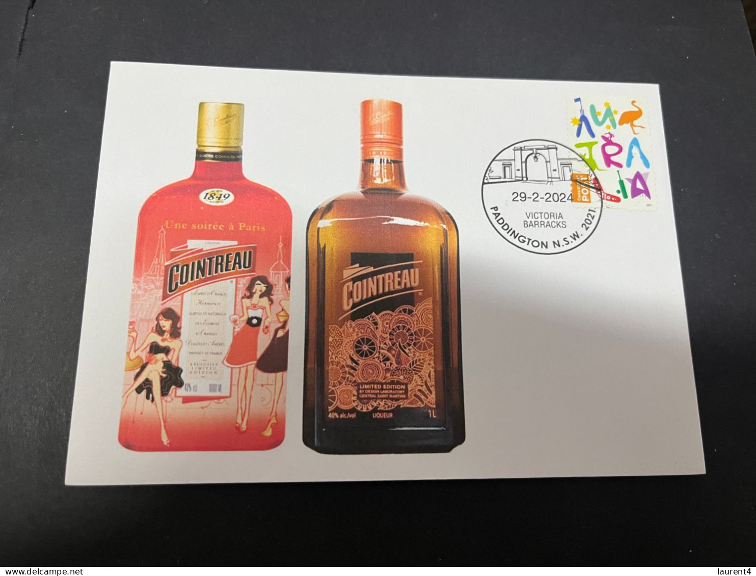 27-3-2024 (4 Y 12) Cointreau (alcohool / Liquor) Showing 2 Collector Special Bootles - Zonder Classificatie