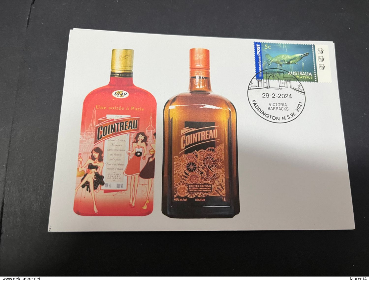 27-3-2024 (4 Y 12) Cointreau (alcohool / Liquor) Showing 2 Collector Special Bootles - Zonder Classificatie