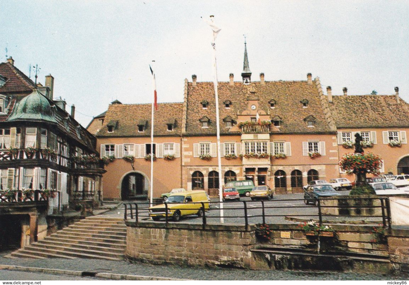 BARR -- L'Hôtel De Ville  ( Parking Avec Voitures ) - Barr