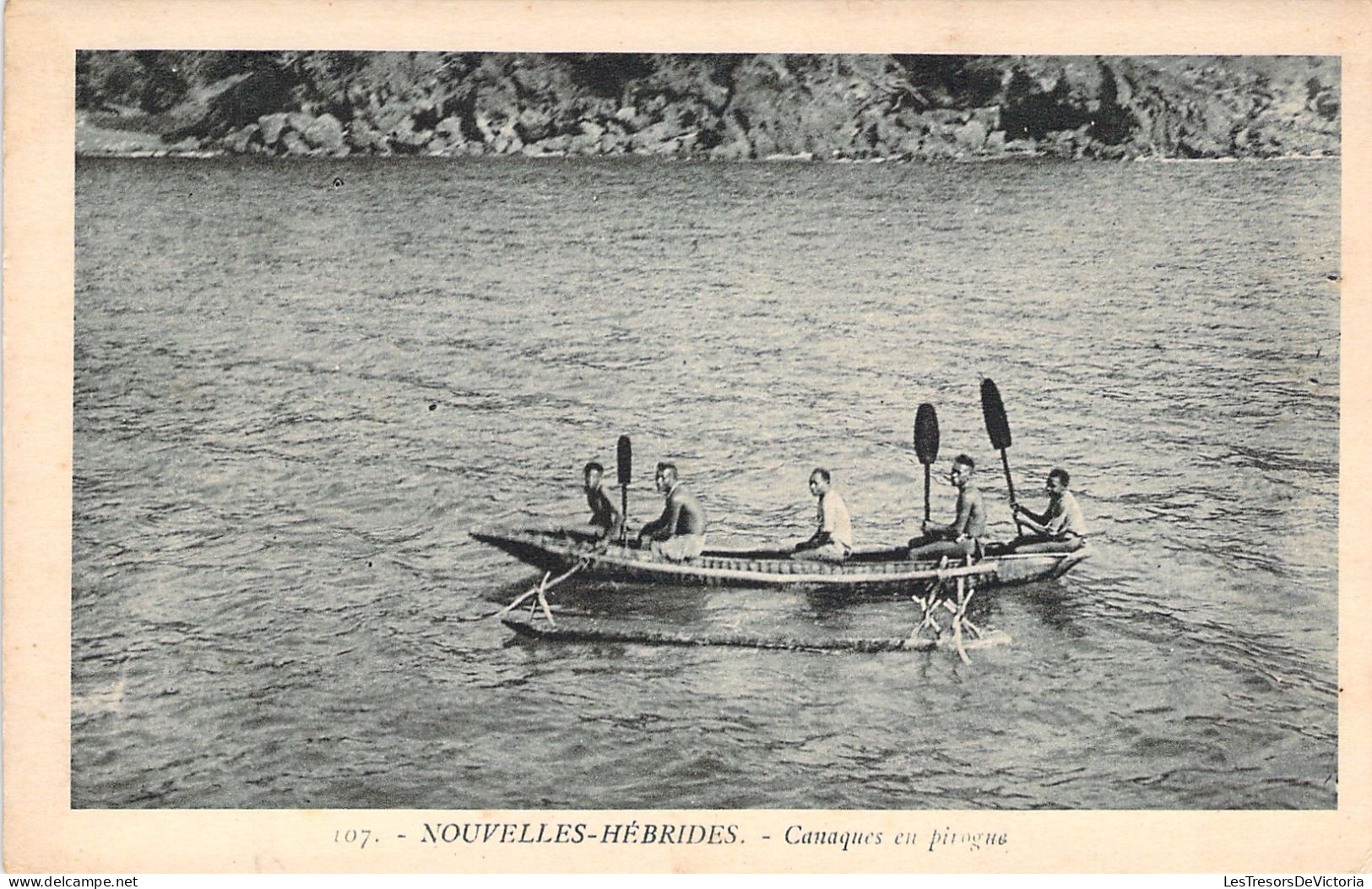 Nouvelles Hebrides - Canaques En Pirogue - Vanuatu -  Carte Postale Ancienne - Vanuatu