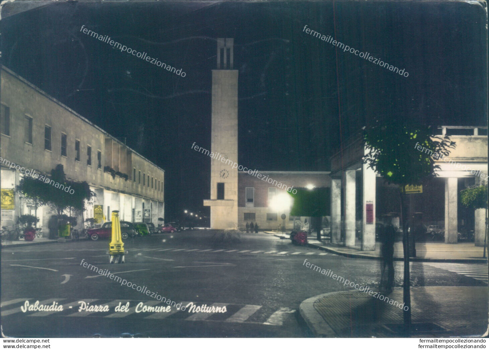 Ab651 Cartolina Sabaudia Piazza Del Comune Notturno Provincia Di Latina - Latina
