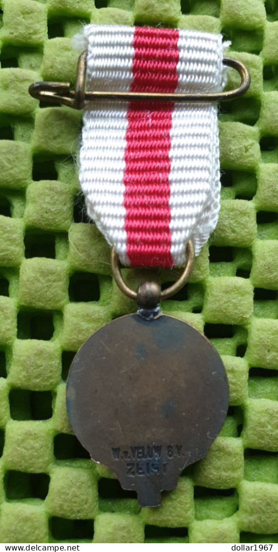 Medaile Rode Kruis Mini Met Dasspeld En Speldje,W.v.Veluw.bv Zeist  . -  Original Foto  !!  Medallion  Dutch - Andere & Zonder Classificatie