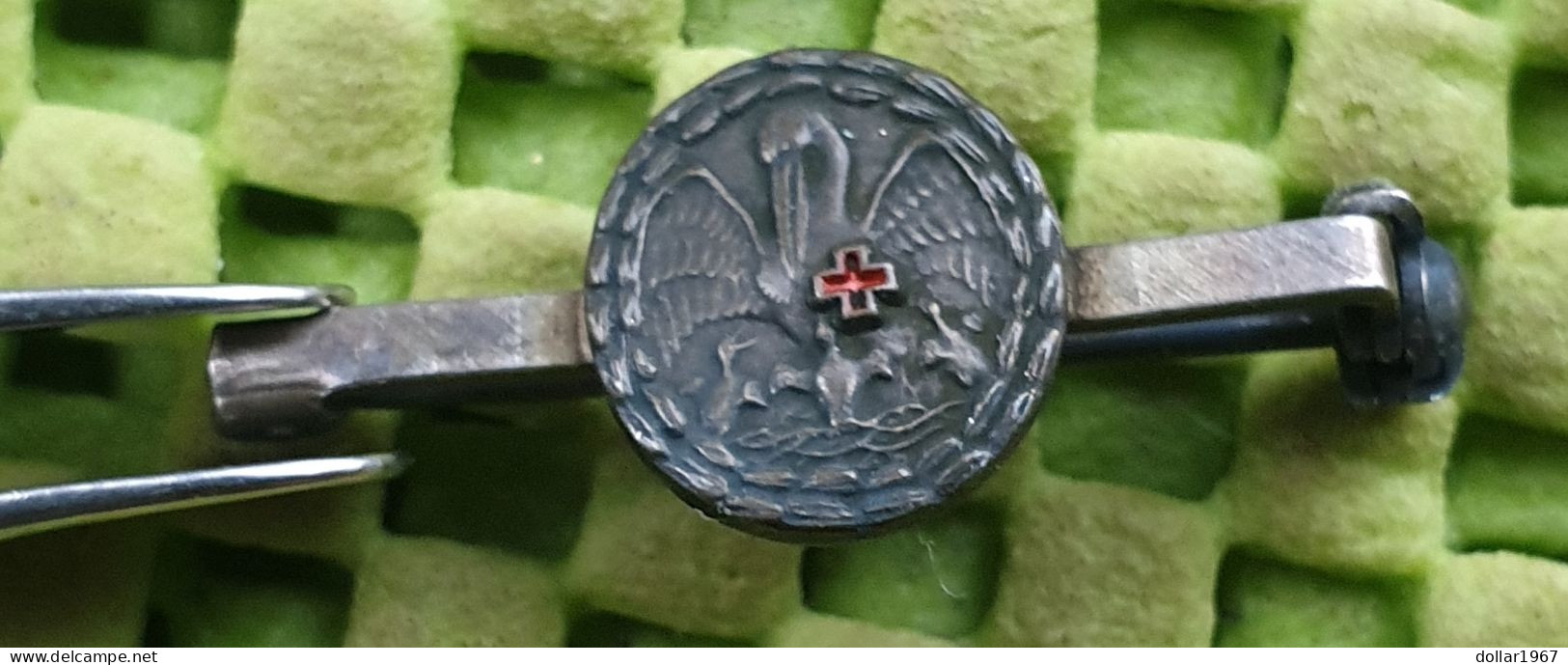 Medaile Rode kruis mini met dasspeld en speldje,W.v.Veluw.bv Zeist  . -  Original foto  !!  Medallion  Dutch