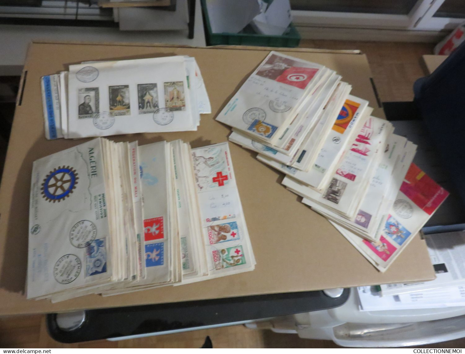 1 Lot D'envellopes 1 Er Jours Et Divers Pays ,,,,,,,,,,,,,,,, à Voir Et ETUDIER ,tres Petit Prix Pour Cet Ensemble - Lots & Kiloware (mixtures) - Max. 999 Stamps