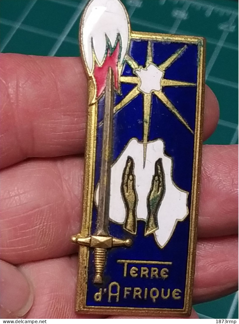 TERRE D'AFRIQUE, INSIGNE DE PROMOTION 1957-59 N°144, SAINT CYR - Esercito