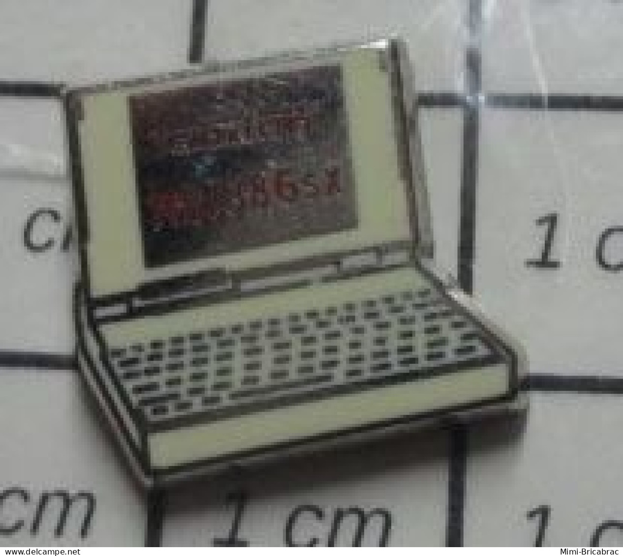 2222 Pin's Pins / Rare Et De Belle Qualité !!!  INFORMATIQUE / ORDINATEUR PORTABLE TANDON D'Achille NB/386SX - Informatique