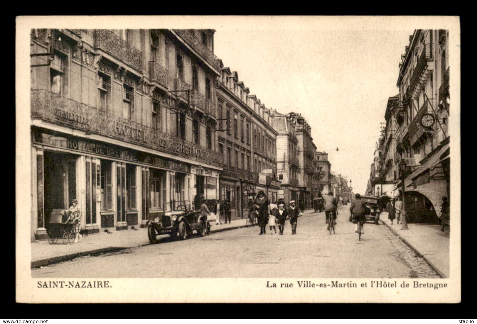 44 - ST-NAZAIRE - LA RUE VILLE-ES-MARTIN ET L'HOTEL DE BRETAGNE - Saint Nazaire