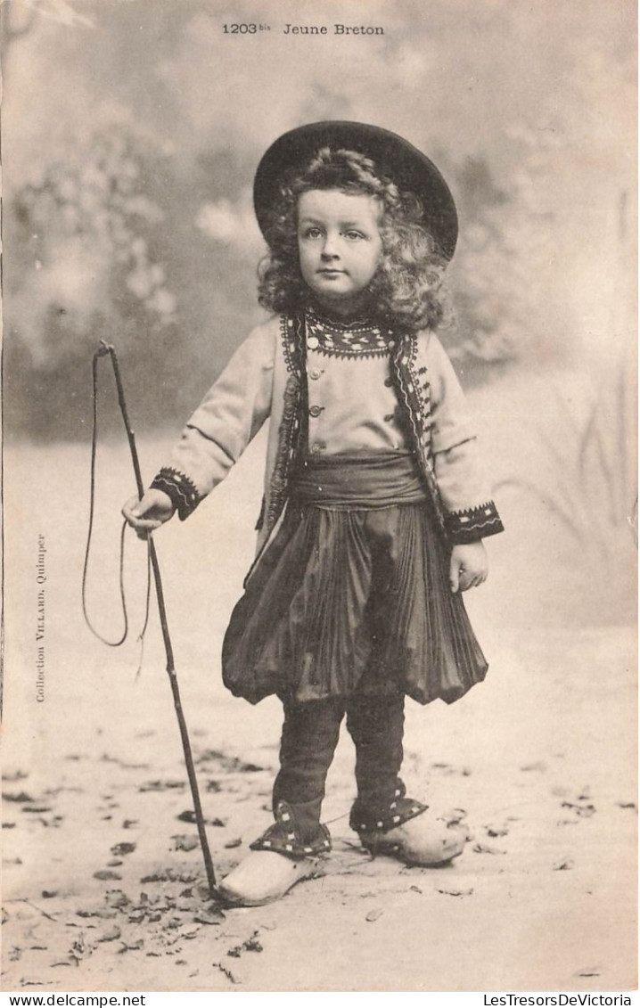 FOLKLORE - Costumes - Jeune Breton - Carte Postale Ancienne - Costumes