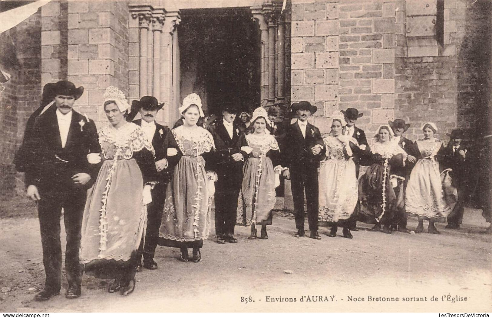 FRANCE - Environs D'Auray - Noce Bretonne Sortant De L'église - Carte Postale Ancienne - Auray