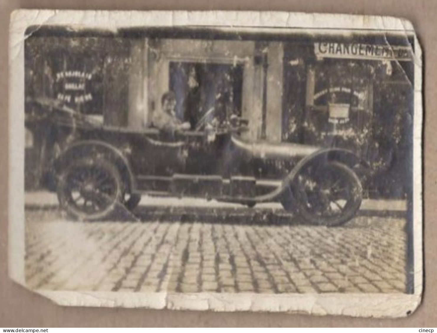 PHOTOGRAPHIE AUTOMOBILIA - TB Automobile Berlline Décapotable 1919 Devant Commerces Rue Des Marais VILLE ? - Turismo