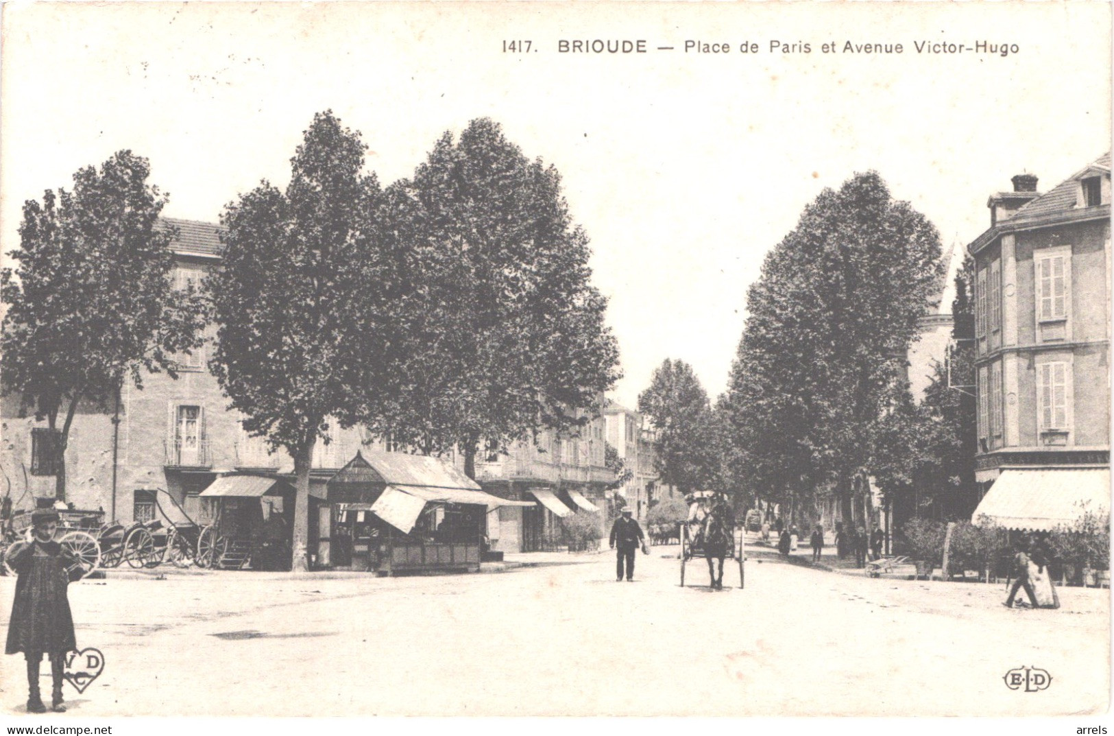 FR43 BRIOUDE - ELD 1417 - Place De Paris Et Avenue Victor Hugo - Animée - Belle - Brioude