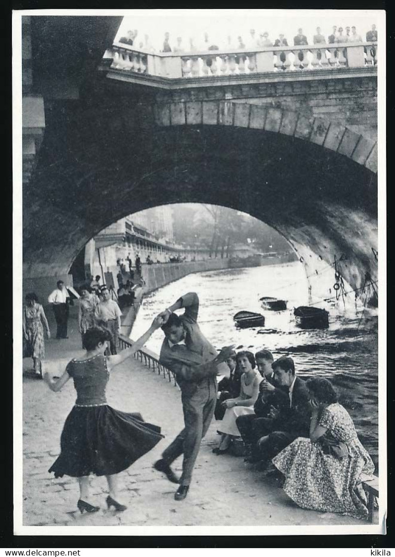 CPSM/CPM 10.5 X 15 Photographe ALMASY  Beebop  Danseurs Sur Les Quais Et Sous Un Pont  (années 50 ?) - Autres & Non Classés