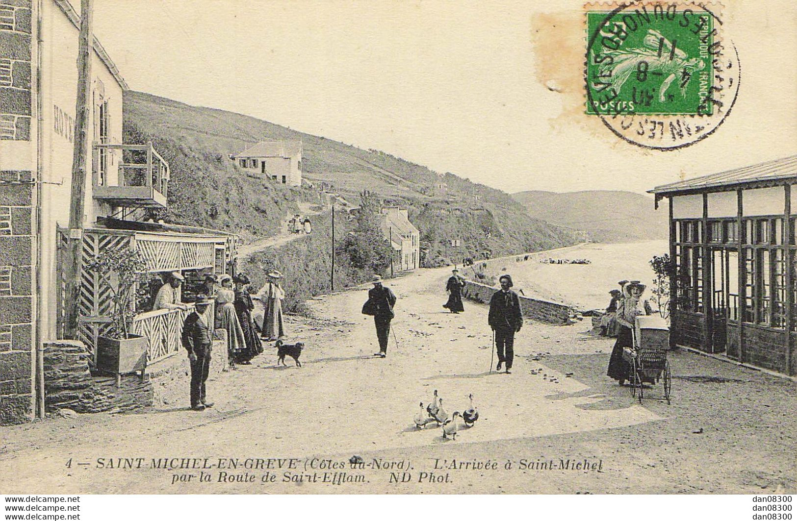 22 SAINT MICHEL EN GREVE L'ARRIVEE A SAINT MICHEL PAR LA ROUTE DE SAINT EFFLAM - Saint-Michel-en-Grève